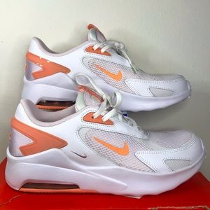 NIB - 7Y/8.5wmns/40EU Nike shoe
